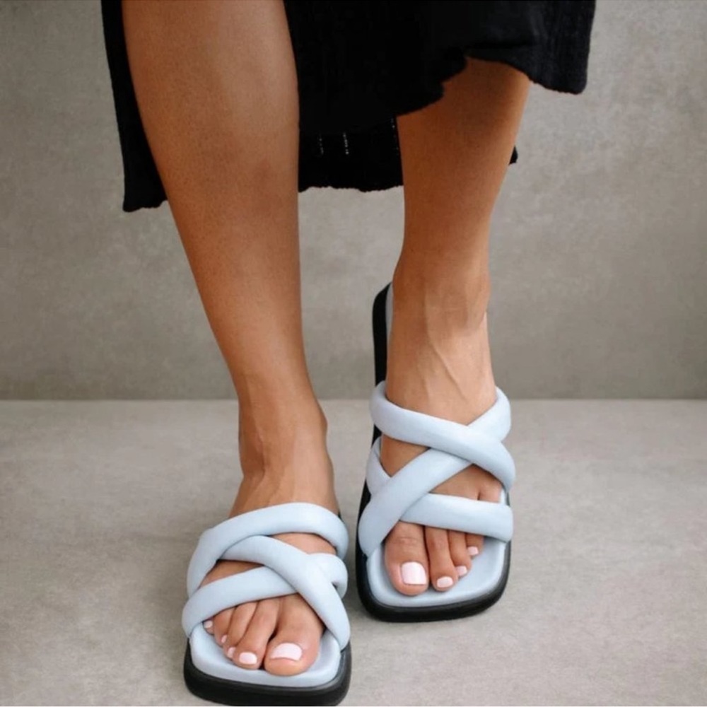 ALOHAS Light Blue Crisscross Padded Sandals